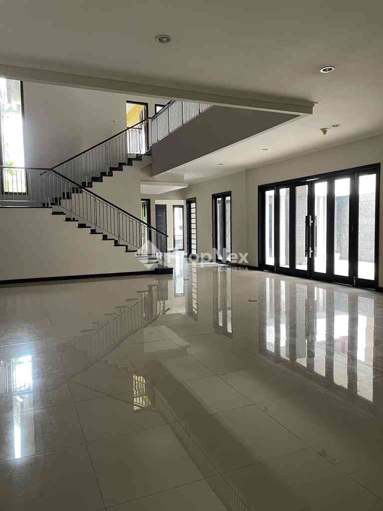 Disewakan Rumah Graha Famili Blok Favorit — foto 2